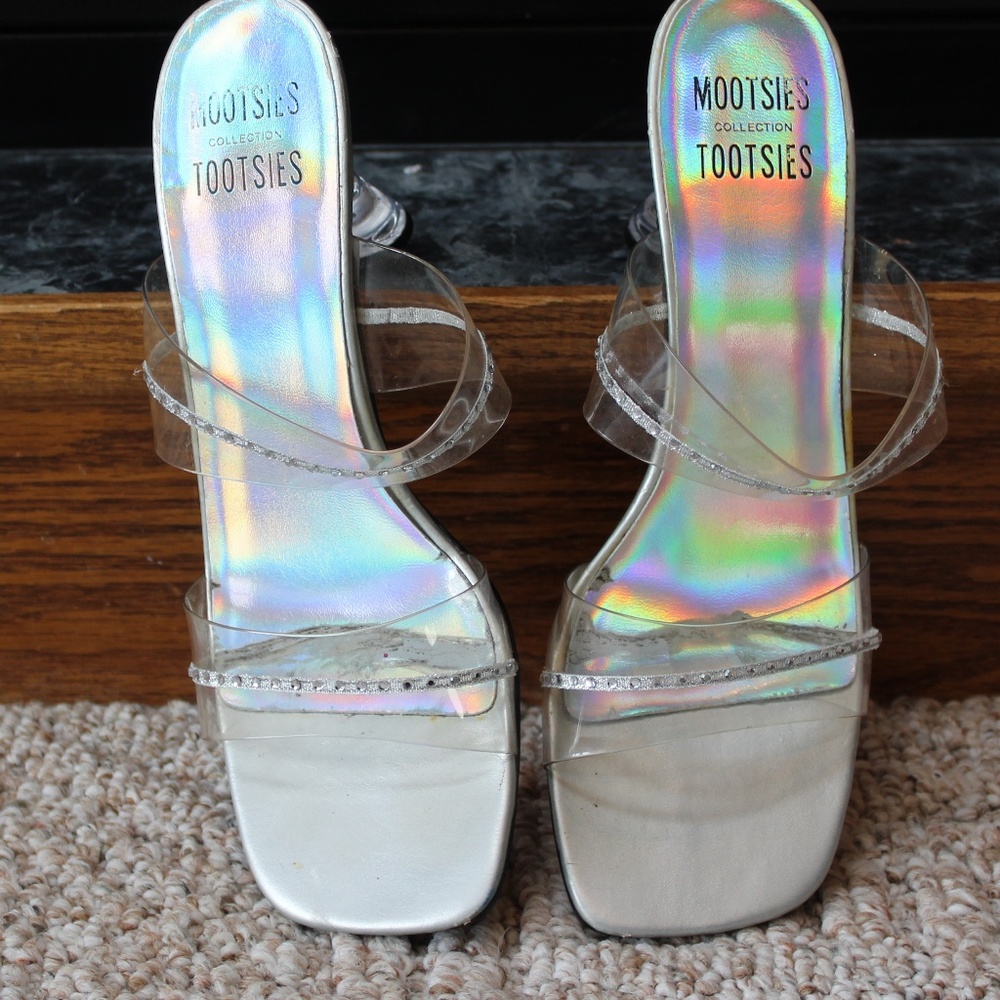 ❤❤Mootsies Tootsies silver heels